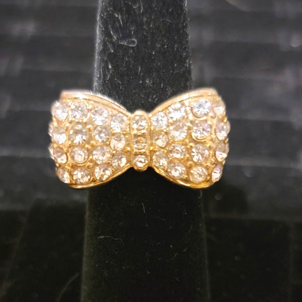 Beautiful gold colored ring with bling! with fake diamond bowtie Size 7